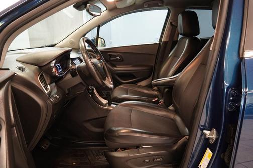 Pacific Blue Metallic 2020 Chevrolet Trax LT