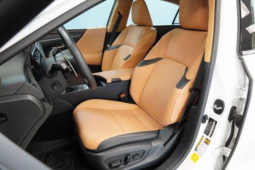 2025 Lexus ES 300h Base