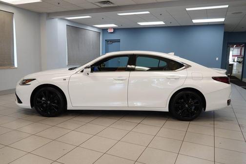 2025 Lexus ES 300h Base