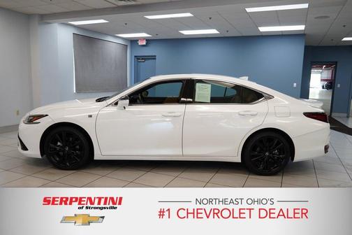 2025 Lexus ES 300h Base