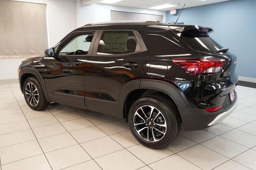 Mosaic Black Metallic 2026 Chevrolet Trailblazer LT