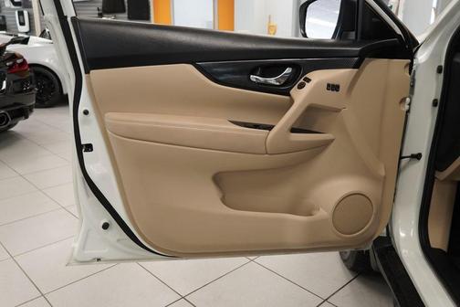 White 2018 Nissan Rogue SL