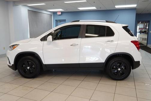 Summit White 2019 Chevrolet Trax LT