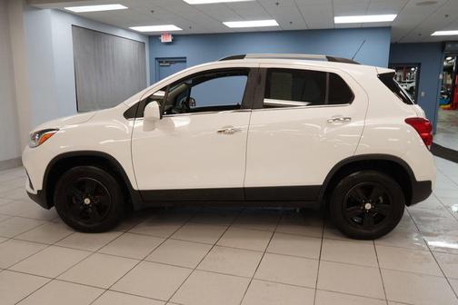 Summit White 2019 Chevrolet Trax LT