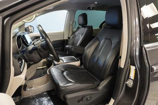 2021 Chrysler Pacifica Touring-L