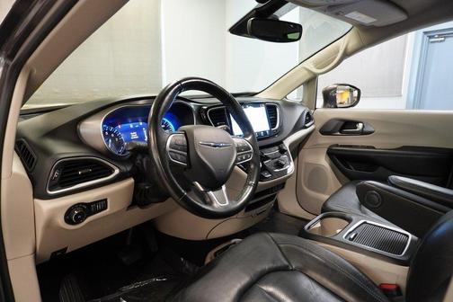 2021 Chrysler Pacifica Touring-L