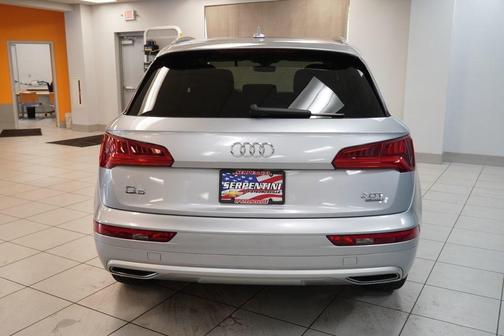 Florett Silver Metallic 2018 Audi Q5 2.0T Tech Premium