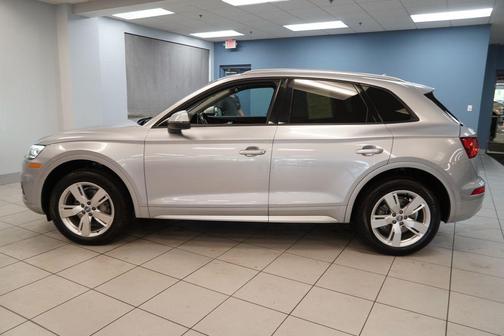 Florett Silver Metallic 2018 Audi Q5 2.0T Tech Premium