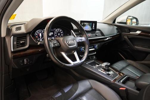 Florett Silver Metallic 2018 Audi Q5 2.0T Tech Premium