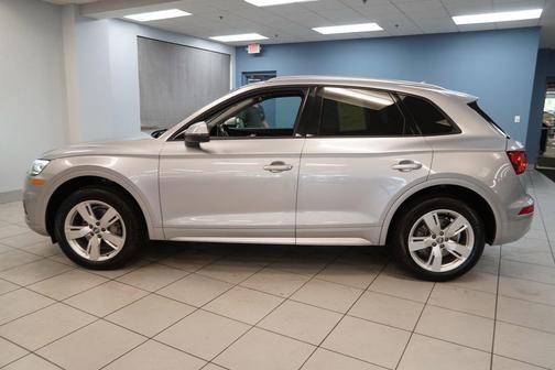 Florett Silver Metallic 2018 Audi Q5 2.0T Tech Premium