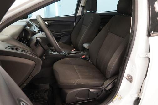 Oxford White 2015 Ford Focus SE