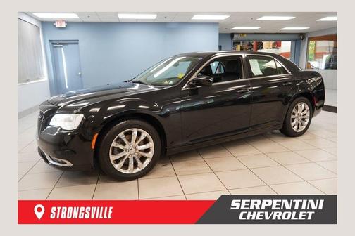 Gloss Black 2016 Chrysler 300 Limited