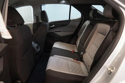 Silver Ice Metallic 2019 Chevrolet Equinox LS