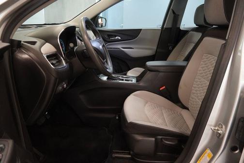 Silver Ice Metallic 2019 Chevrolet Equinox LS