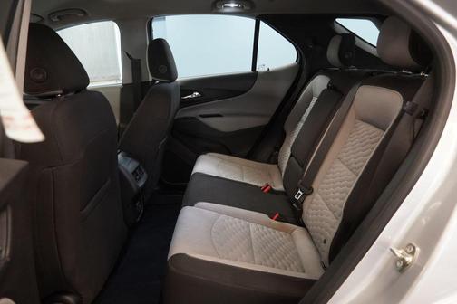 Silver Ice Metallic 2019 Chevrolet Equinox LS
