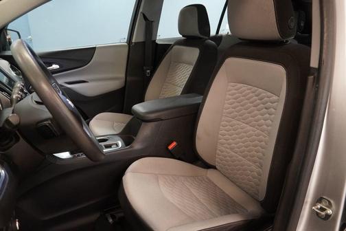 Silver Ice Metallic 2019 Chevrolet Equinox LS