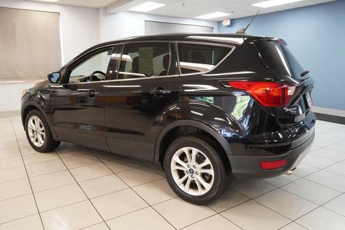 Black 2019 Ford Escape SE