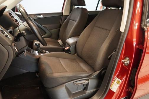 Wild Cherry Metallic 2014 Volkswagen Tiguan 4MOTION Auto S