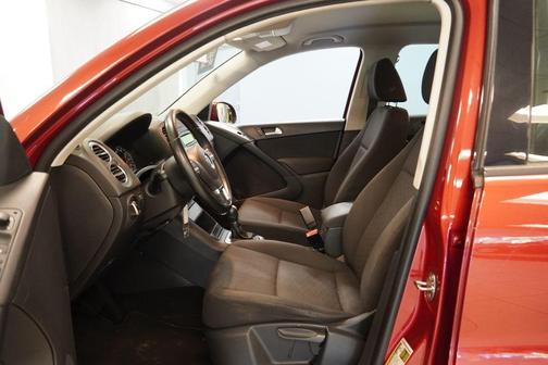 Wild Cherry Metallic 2014 Volkswagen Tiguan 4MOTION Auto S