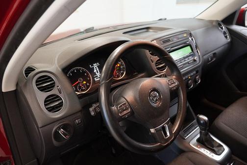 Wild Cherry Metallic 2014 Volkswagen Tiguan 4MOTION Auto S