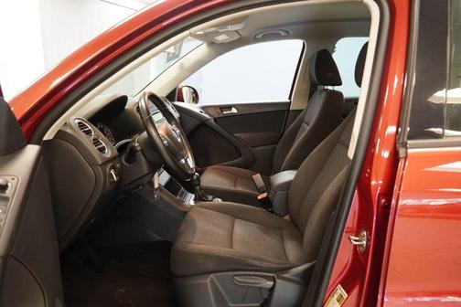 Wild Cherry Metallic 2014 Volkswagen Tiguan 4MOTION Auto S