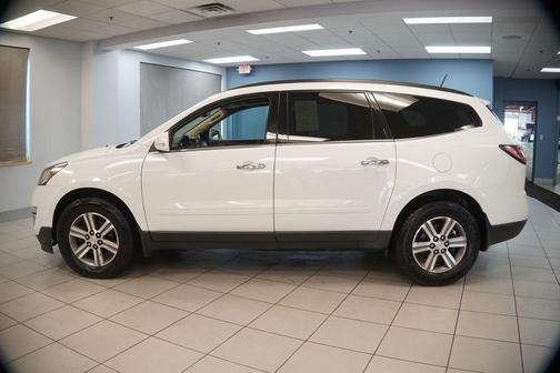 Summit White 2016 Chevrolet Traverse 2LT