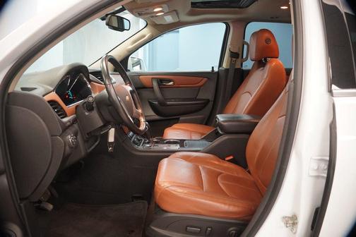 Summit White 2016 Chevrolet Traverse 2LT