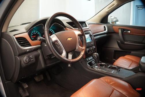 Summit White 2016 Chevrolet Traverse 2LT