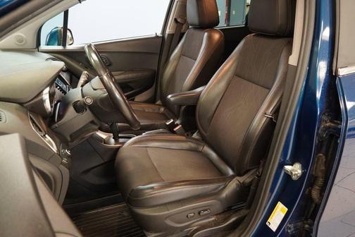 Pacific Blue Metallic 2019 Chevrolet Trax LT