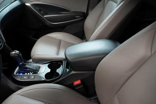 2016 Hyundai SANTA FE SE