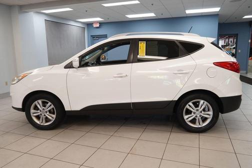 Winter White 2013 Hyundai TUCSON GLS