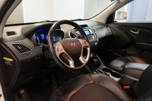 Winter White 2013 Hyundai TUCSON GLS
