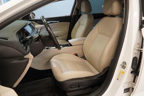 2018 Buick Regal TourX Essence