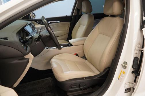 2018 Buick Regal TourX Essence