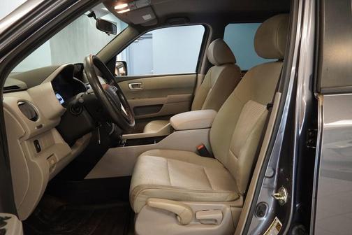 Gray 2014 Honda Pilot LX