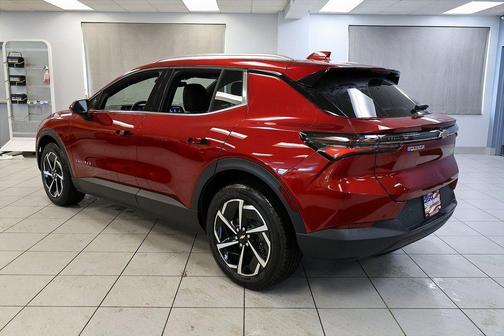 2026 Chevrolet Equinox EV LT 2