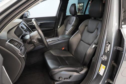 2020 Volvo XC90 T5 Momentum 7 Passenger