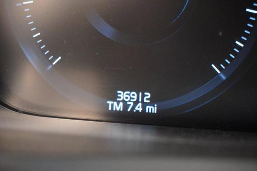 2020 Volvo XC90 T5 Momentum 7 Passenger