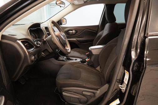 Diamond Black 2020 Jeep Cherokee Latitude