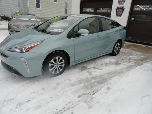 2021 Toyota Prius LE