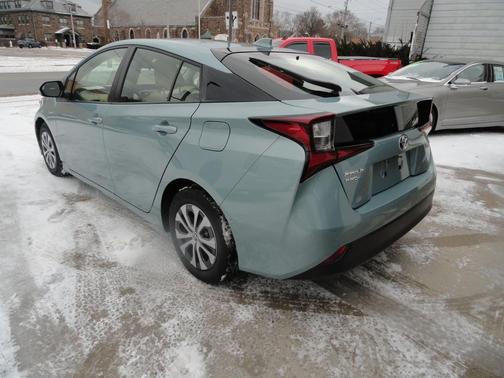 2021 Toyota Prius LE