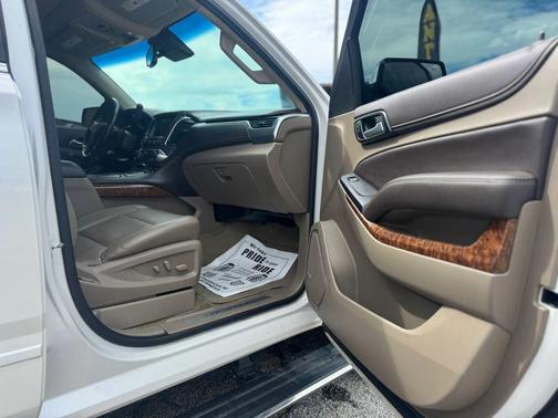 Iridescent Pearl Tricoat 2017 Chevrolet Suburban Premier