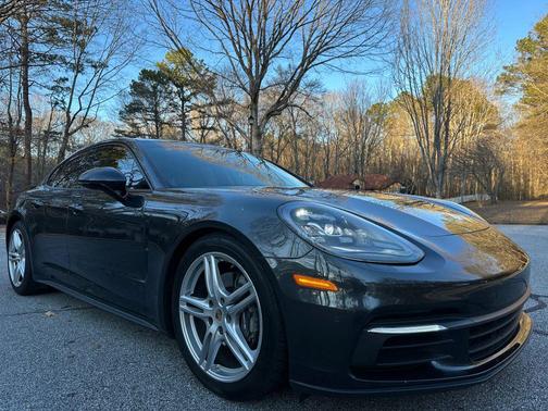 2017 Porsche Panamera 4