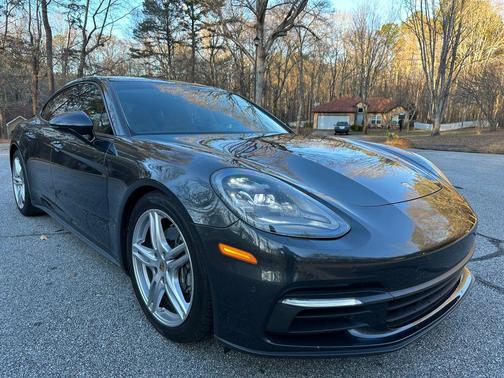 2017 Porsche Panamera 4