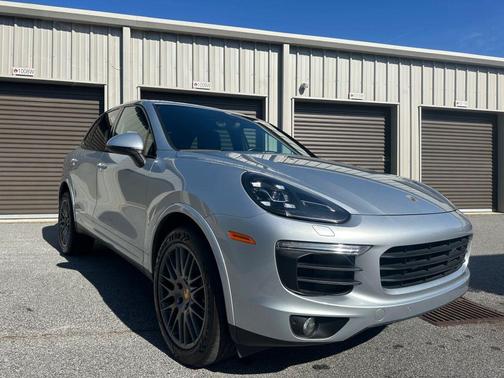 2017 Porsche Cayenne Platinum Edition