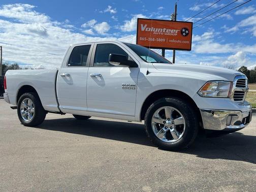 Bright White Clearcoat 2018 RAM 1500 Big Horn