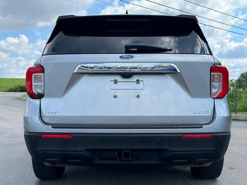 Silver Metallic 2021 Ford Explorer XLT