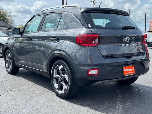 2023 Hyundai VENUE SEL