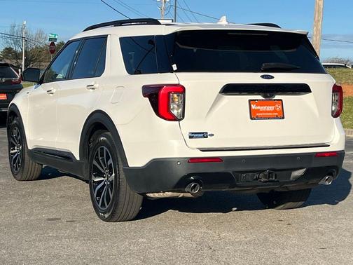 Star White 2022 Ford Explorer ST-Line