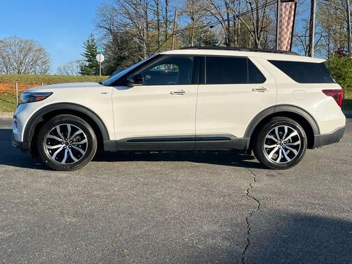 Star White 2022 Ford Explorer ST-Line